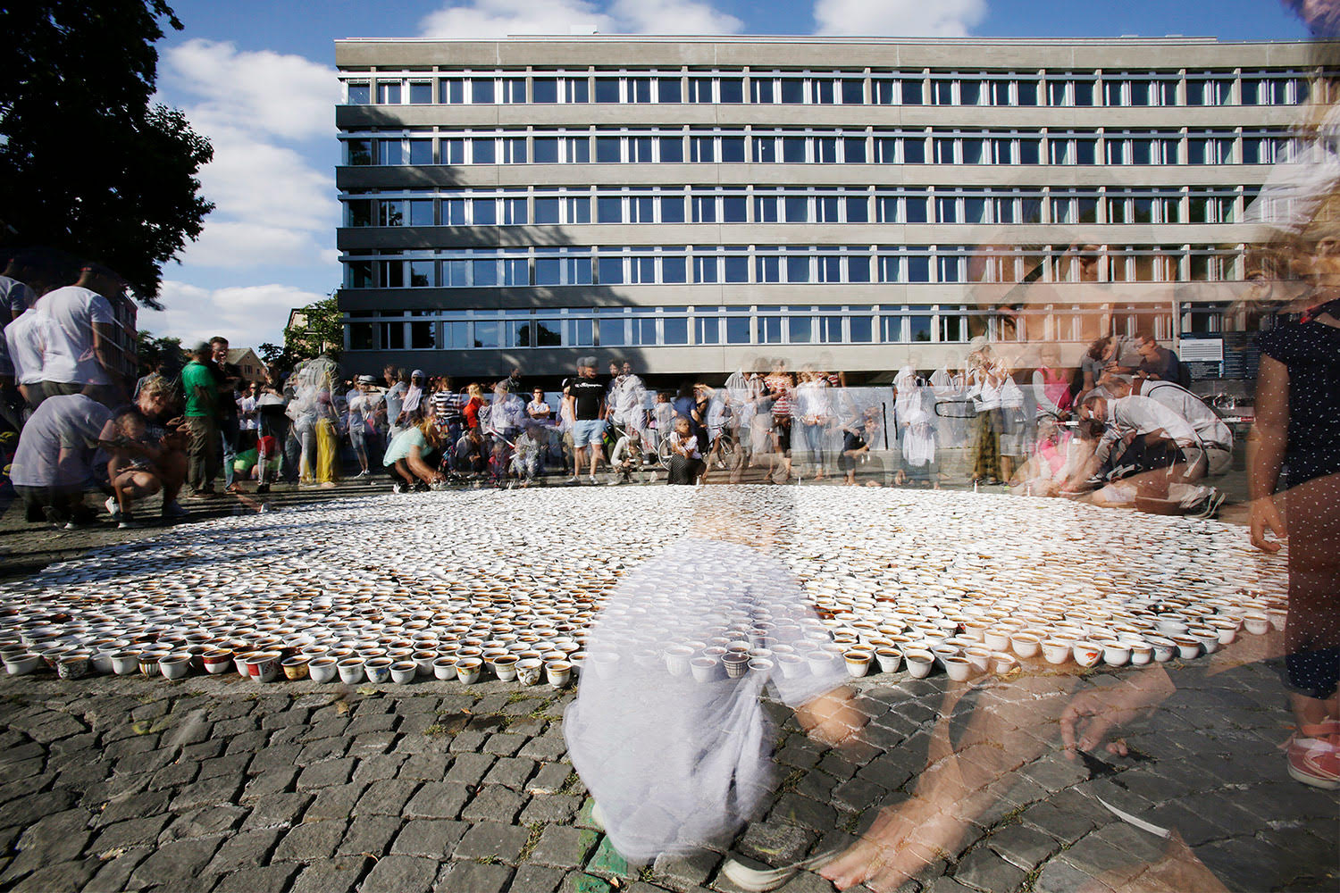 Nomadski spomenik ŠTO TE NEMA na Helvetiaplatz-u u Cirihu 11. jula 2018. godine. Foto Sabine Roeck. ©AidaSehovic